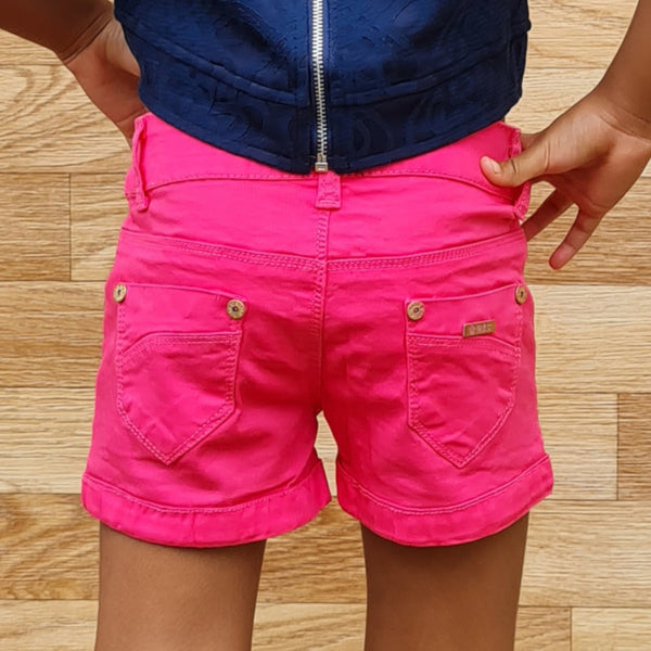 SHORT GIRL